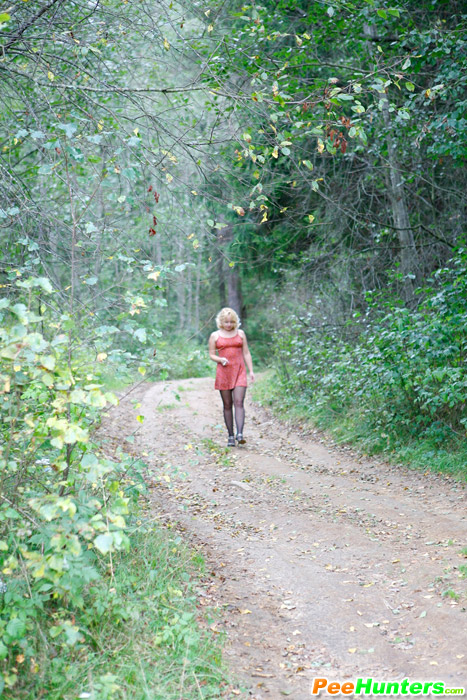 Peeing girl. See a nasty smoking ho pissing - XXX Dessert - Picture 2