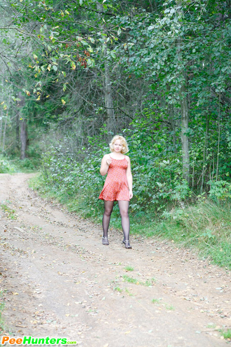 Peeing girl. See a nasty smoking ho pissing - XXX Dessert - Picture 3