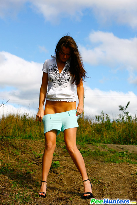 Peeing girl. Model caught urinating alfresc - XXX Dessert - Picture 13