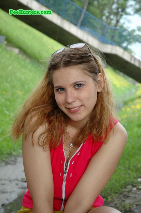 Pee. Teenage puss pissing onto a posh fashi - XXX Dessert - Picture 1