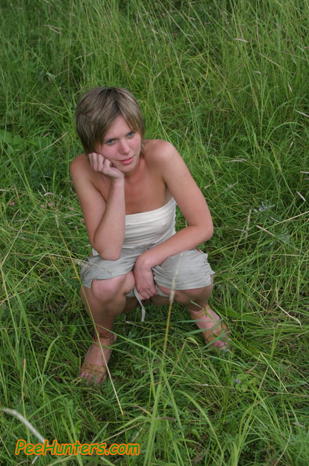 Pissing. Cute teen peeing in the park. - XXX Dessert - Picture 10