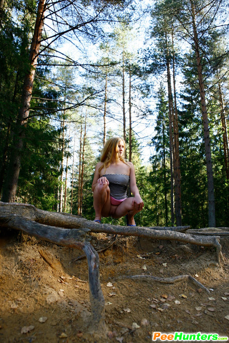 Pee pee girls. Lustful teen doll gets nude  - XXX Dessert - Picture 10