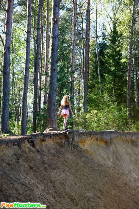 Pee pee girls. Lustful teen doll gets nude  - XXX Dessert - Picture 16