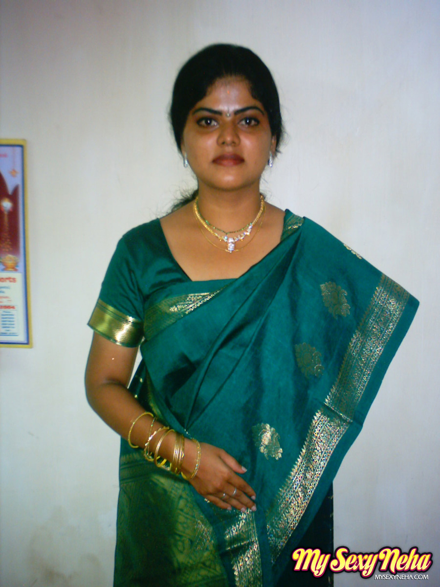 India nude. Neha in traditional green saree - XXX Dessert - Picture 7