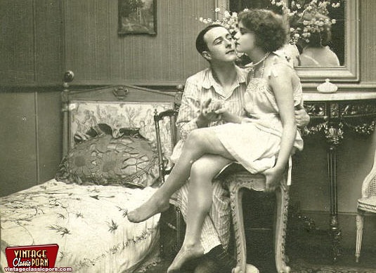 Nude girl on retro pics. - XXX Dessert - Picture 7