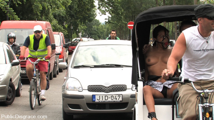 Publicsex. All natural Latin girl gets domi - XXX Dessert - Picture 1