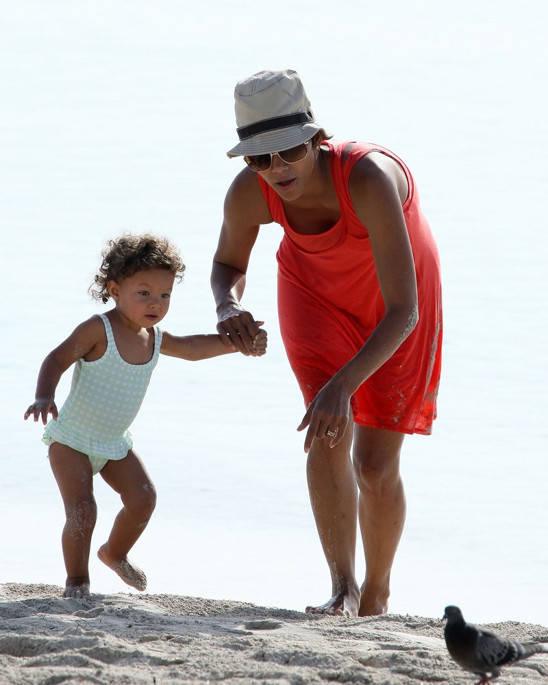 Nude celebrity. Hot sexy Halle Berry in her - XXX Dessert - Picture 17