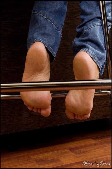 Sexy Feet. Cute girl shows her shaped wide  - XXX Dessert - Picture 3