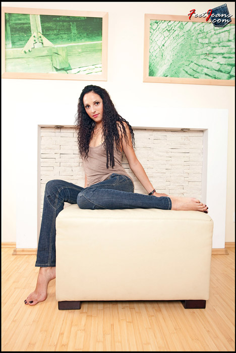 Long legs. Mikaela takes off her sexy sanda - XXX Dessert - Picture 9