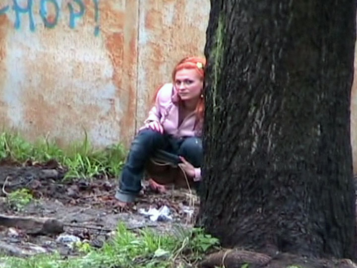 Female pee. Hot girl with red hair filmed o - XXX Dessert - Picture 3