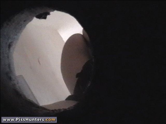 Peeing outside. Young chick peeing in a ces - XXX Dessert - Picture 15