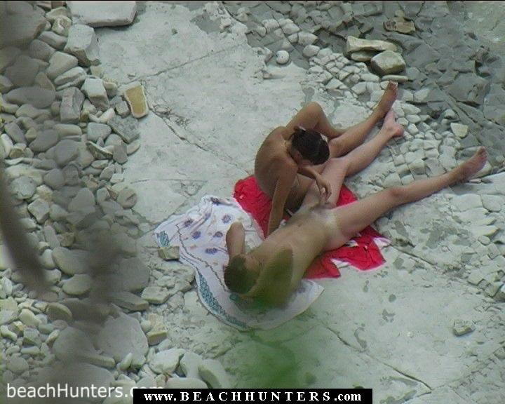 Hidden camera porn. Nude tanned babe fondle - XXX Dessert - Picture 3