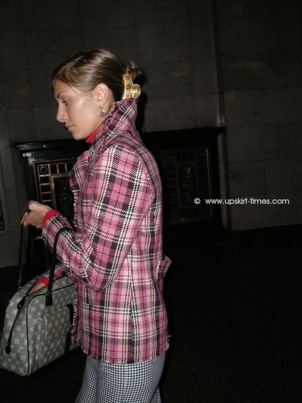 Up skirt pictures. Beautiful girls in short - XXX Dessert - Picture 2