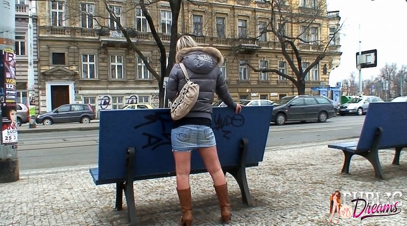 Porn public. This hot young blond wants to  - XXX Dessert - Picture 2