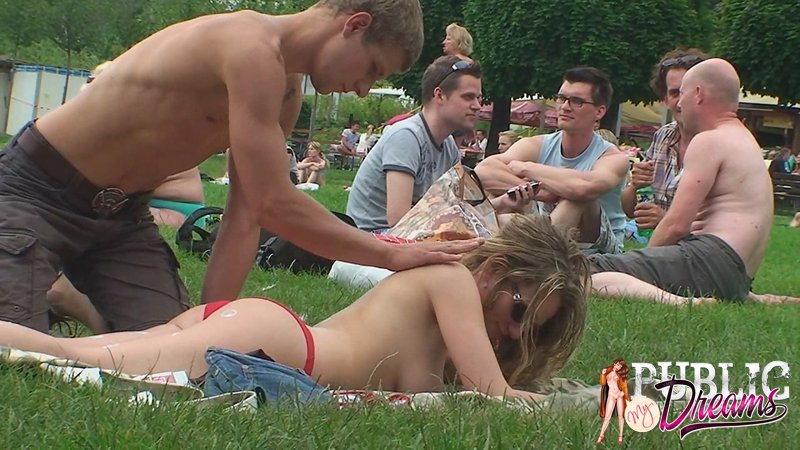 Public sex. Girl showing off her shaved and - XXX Dessert - Picture 7