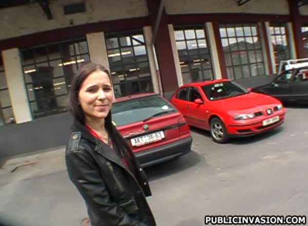 Public nudity. Finding girl in the flea mar - XXX Dessert - Picture 1