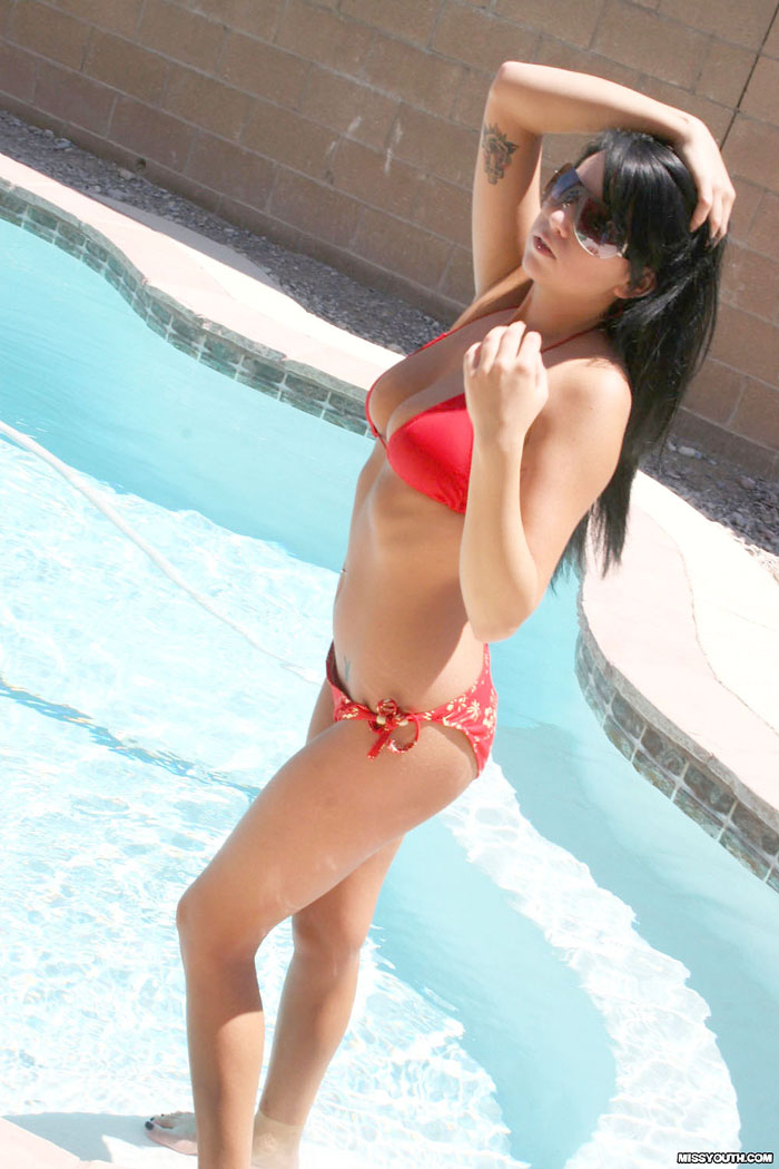 Erotic porn. Dark haired beauty plays nude  - XXX Dessert - Picture 2