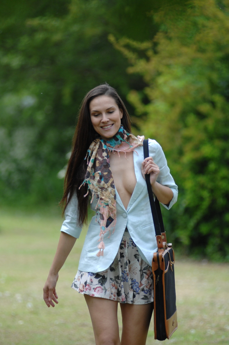Teasing outdoors erotic brunette has no pan - XXX Dessert - Picture 6