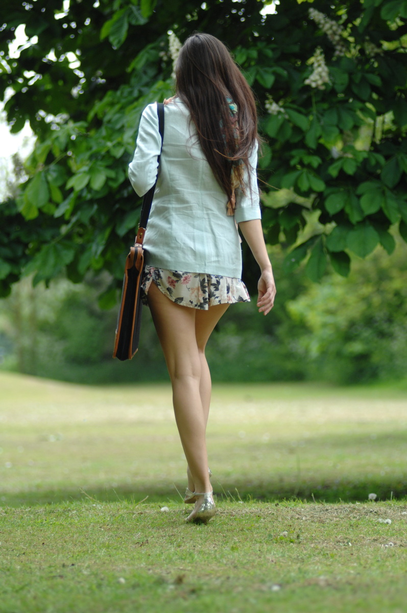 Teasing outdoors erotic brunette has no pan - XXX Dessert - Picture 7