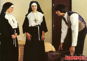 Classic porn. Retro nuns pleasing the ho - Picture 2