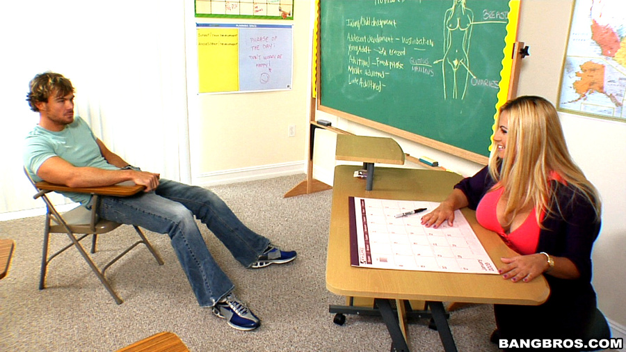 Secretary porn. Any time that he needs help - XXX Dessert - Picture 2