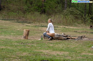 Girl pissing. Girl goes to the woods to  - Picture 7