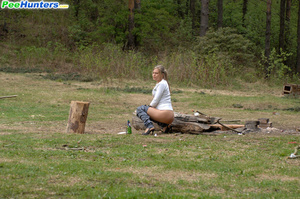 Girl pissing. Girl goes to the woods to  - Picture 8