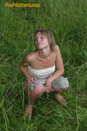 Pissing. Cute teen peeing in the park. - XXX Dessert - Picture 14