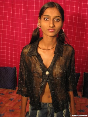 India sex. Skirt and Topless. - Picture 7