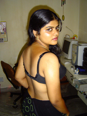 Indian porn. Gorgeous Neha in bedroom st - Picture 7