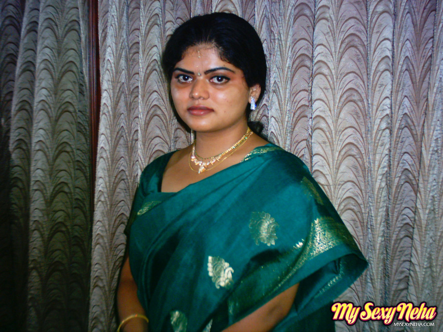 India nude. Neha in traditional green saree - XXX Dessert - Picture 8