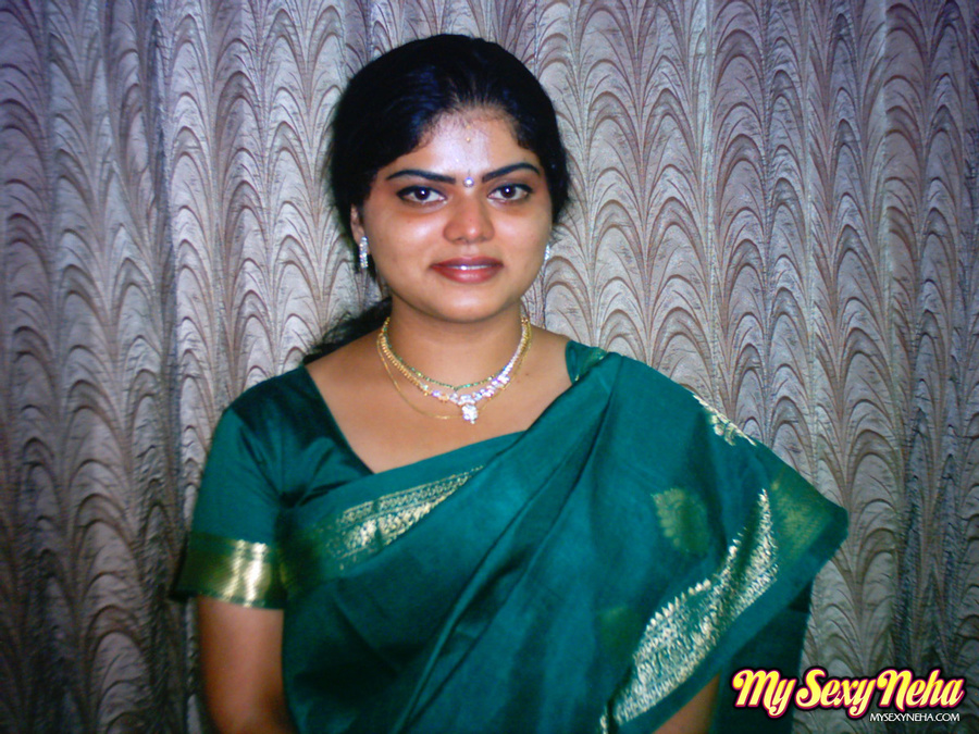 India nude. Neha in traditional green saree - XXX Dessert - Picture 9