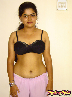 India girls. Neha getting her clothes of - Picture 10