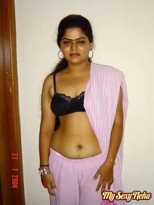 India girls. Neha getting her clothes of - Picture 13