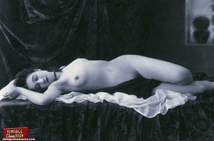 Nude girl on retro pics. - XXX Dessert - Picture 4