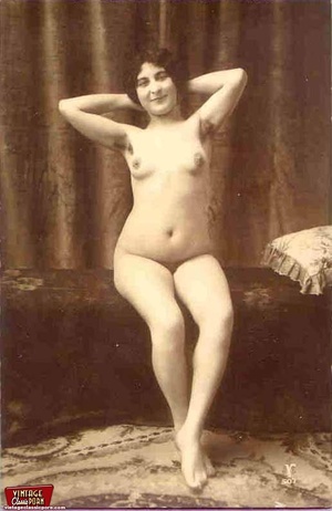 Nude girl on retro pics. - XXX Dessert - Picture 5