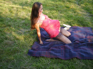 Strap sex. Jane outdoors in pink neglige - Picture 9