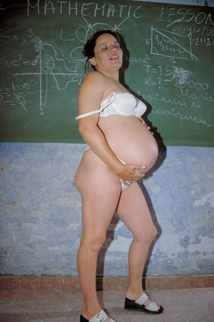 Pregnantporn. Big bellied hottie cuddlin - Picture 6