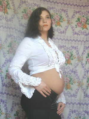 Preggo porn. First time expecting mom to - Picture 3