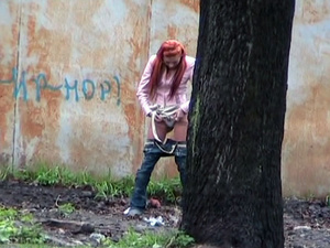 Female pee. Hot girl with red hair filme - Picture 14