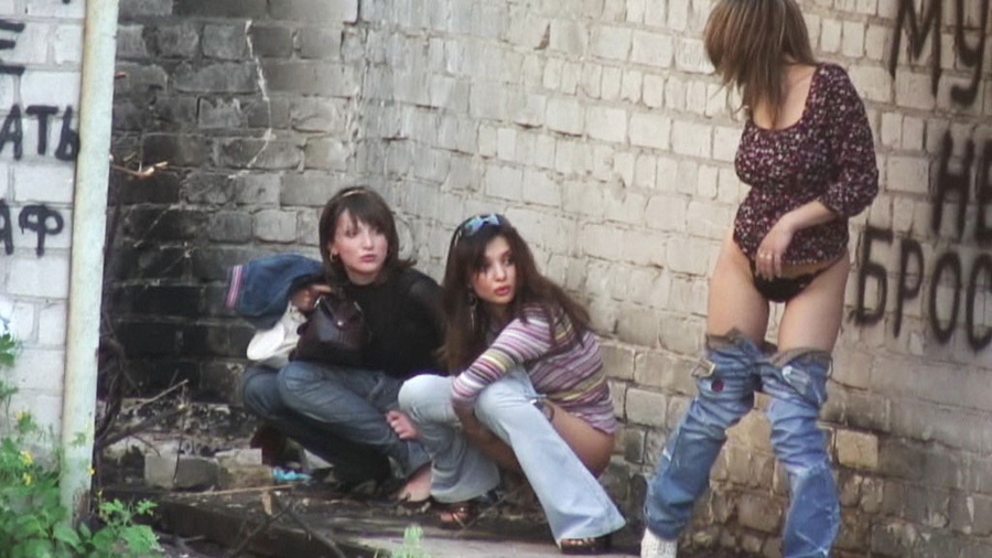 Female pee. Three hot babes make a pee unaw - XXX Dessert - Picture 6