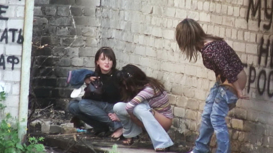 Female pee. Three hot babes make a pee unaw - XXX Dessert - Picture 7
