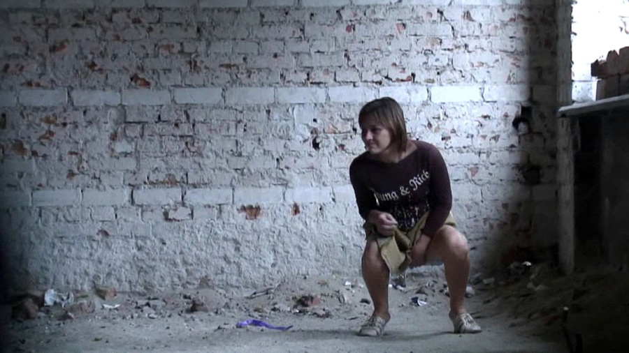 Pee pics. Voyeur cam photos of a squatted a - XXX Dessert - Picture 4