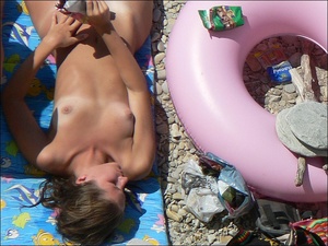 Voyeur pictures. Sunbathing nude babe an - XXX Dessert - Picture 6