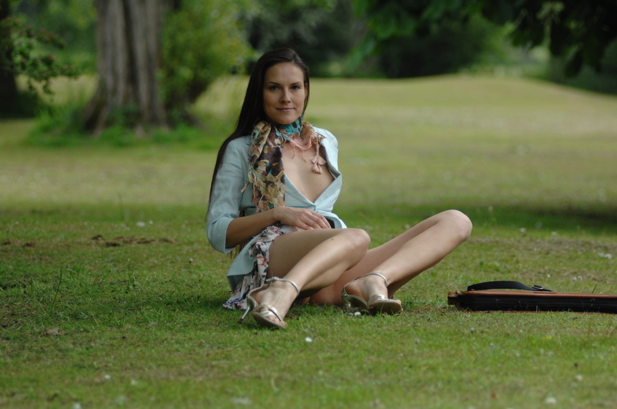 Teasing outdoors erotic brunette has no pan - XXX Dessert - Picture 8