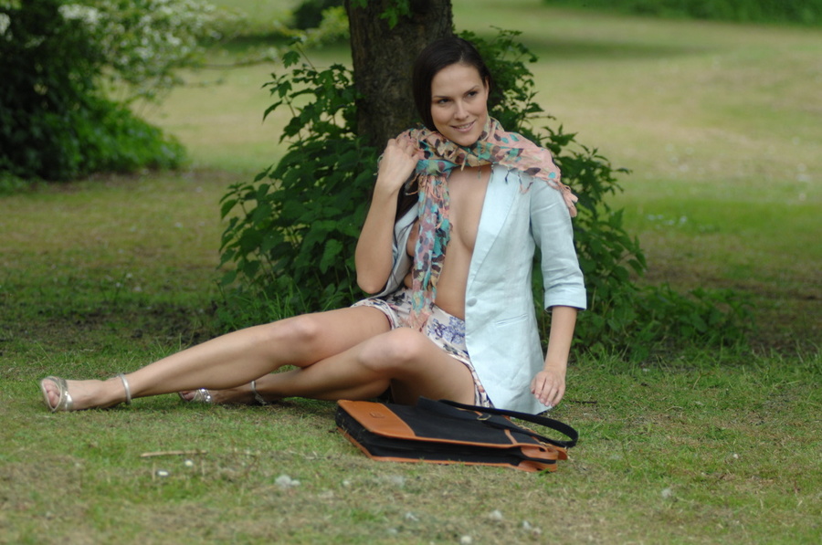 Teasing outdoors erotic brunette has no pan - XXX Dessert - Picture 11